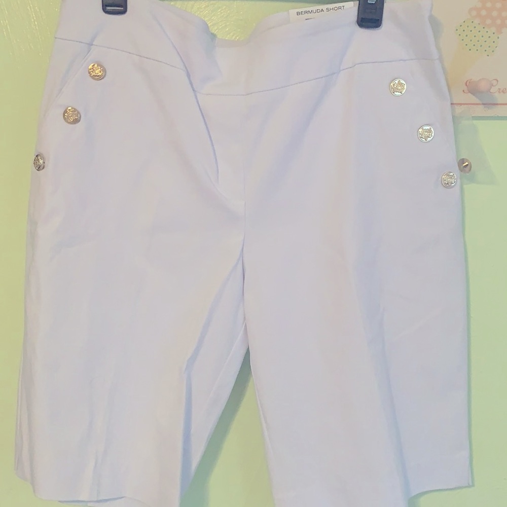 Liz Claiborne white Bermuda shorts! NEW